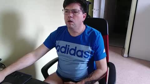 Snapshot of mistercoeur1 chatting on 02/17/26, 04:02 mistercoeur online show from 02/17/26, 04:02