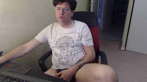 Snapshot of mistercoeur1 chatting on 03/14/26, 08:42 mistercoeur online show from 03/14/26, 08:42