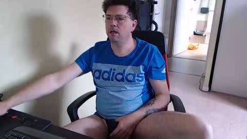 Snapshot of mistercoeur1 chatting on 03/28/26, 08:36 mistercoeur online show from 03/28/26, 08:36