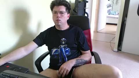 Snapshot of mistercoeur1 chatting on 04/07/26, 02:28 mistercoeur online show from 04/07/26, 02:28