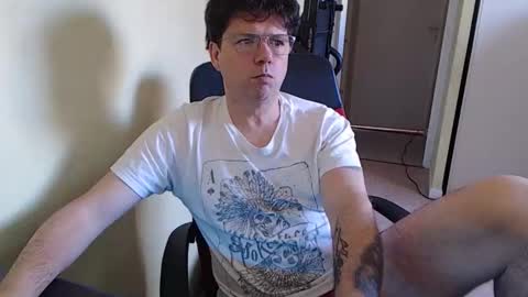 Snapshot of mistercoeur1 chatting on 04/15/26, 08:21 mistercoeur online show from 04/15/26, 08:21