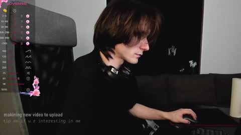 Snapshot of misterhult chatting on 02/06/25, 02:37 My name is Anton Bogatyrev online show from 02/06/25, 02:37