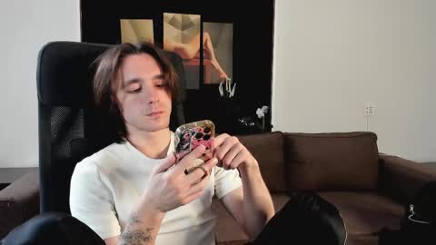 Snapshot of misterhult chatting on 02/22/25, 11:46 My name is Anton Bogatyrev online show from 02/22/25, 11:46