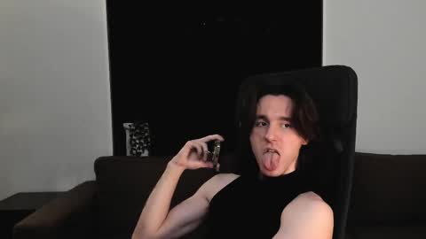 Snapshot of misterhult chatting on 03/12/25, 05:38 My name is Anton Bogatyrev online show from 03/12/25, 05:38