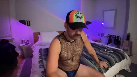 Snapshot of mistermikey24 chatting on 01/08/25, 04:34 Mikey Jerkoff online show from 01/08/25, 04:34