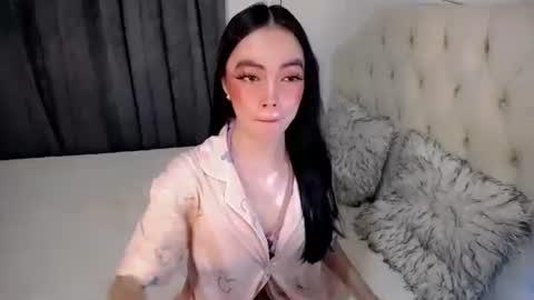 Snapshot of misterytgirl chatting on 04/12/26, 06:18 CRISHA online show from 04/12/26, 06:18