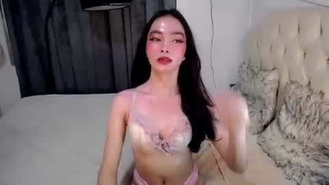 Snapshot of misterytgirl chatting on 04/18/26, 04:55 CRISHA online show from 04/18/26, 04:55