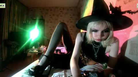 Snapshot of mistr_daria_femdom chatting on 10/21/25, 05:57 mistr_daria_femdom online show from 10/21/25, 05:57