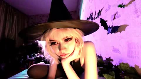 Snapshot of mistr_daria_femdom chatting on 10/28/25, 07:38 mistr_daria_femdom online show from 10/28/25, 07:38