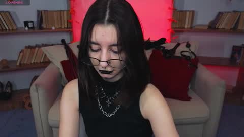 Snapshot of mistress__marcelline chatting on 09/18/25, 09:33 Marcelline online show from 09/18/25, 09:33