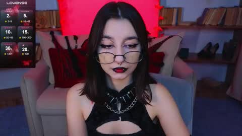Snapshot of mistress__marcelline chatting on 09/30/25, 05:56 Marcelline online show from 09/30/25, 05:56