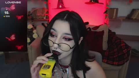 Snapshot of mistress__marcelline chatting on 10/17/25, 09:45 Marcelline online show from 10/17/25, 09:45