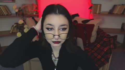 Snapshot of mistress__marcelline chatting on 10/18/25, 09:21 Marcelline online show from 10/18/25, 09:21