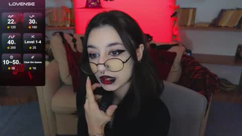 Snapshot of mistress__marcelline chatting on 10/19/25, 09:32 Marcelline online show from 10/19/25, 09:32