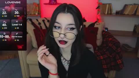 Snapshot of mistress__marcelline chatting on 10/20/25, 09:43 Marcelline online show from 10/20/25, 09:43