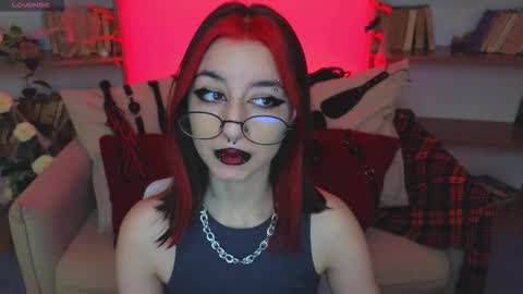 Snapshot of mistress__marcelline chatting on 10/22/25, 07:08 Marcelline online show from 10/22/25, 07:08