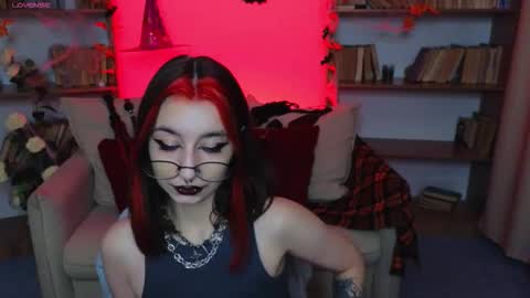 Snapshot of mistress__marcelline chatting on 10/24/25, 09:38 Marcelline online show from 10/24/25, 09:38