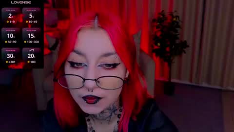 Snapshot of mistress__marcelline chatting on 07/11/26, 01:52 Marcelline online show from 07/11/26, 01:52