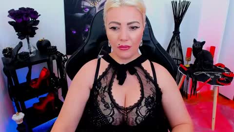 Snapshot of mistress_catsnow chatting on 01/04/25, 02:46 Miss CatSnow online show from 01/04/25, 02:46