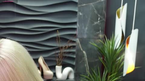 Darsy online show from 02/18/25, 01:44