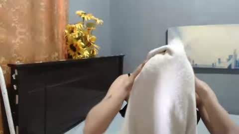 elizabeth online show from 01/05/25, 04:14