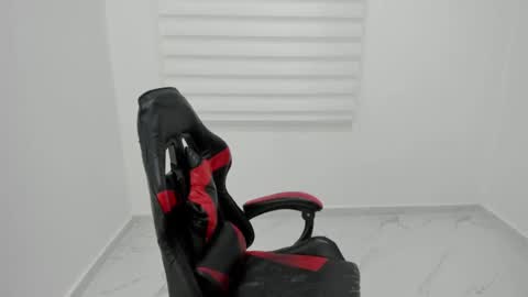 Snapshot of mistress_findom chatting on 07/11/26, 05:32 mistress_findom online show from 07/11/26, 05:32