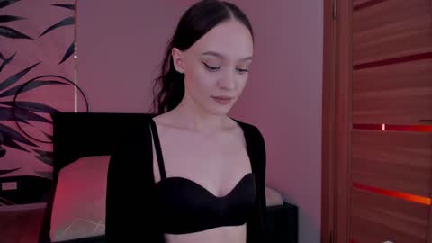 Snapshot of mistress_mialibra chatting on 12/04/24, 01:47 Mistress Mia online show from 12/04/24, 01:47