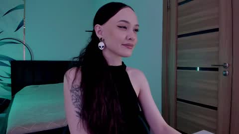 Snapshot of mistress_mialibra chatting on 10/24/25, 11:12 Mistress Mia online show from 10/24/25, 11:12