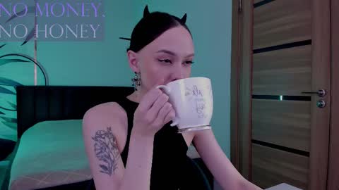 Snapshot of mistress_mialibra chatting on 10/26/25, 11:20 Mistress Mia online show from 10/26/25, 11:20