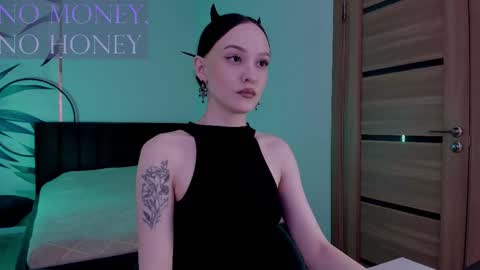 Snapshot of mistress_mialibra chatting on 10/27/25, 03:27 Mistress Mia online show from 10/27/25, 03:27