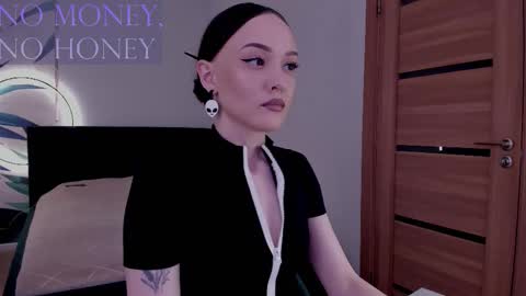 Snapshot of mistress_mialibra chatting on 11/21/25, 03:38 Mistress Mia online show from 11/21/25, 03:38