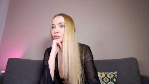 Snapshot of mistress_milana chatting on 02/13/25, 10:44 Milana online show from 02/13/25, 10:44