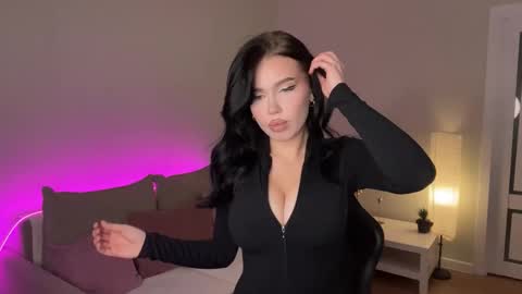 Snapshot of mistress_of_hearts chatting on 12/03/25, 08:07 Mia online show from 12/03/25, 08:07