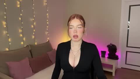 Snapshot of mistress_of_hearts chatting on 03/14/26, 08:36 Mia online show from 03/14/26, 08:36