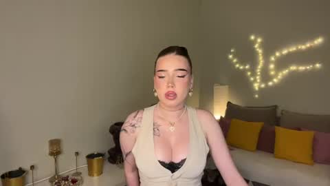 Snapshot of mistress_of_hearts chatting on 06/30/26, 01:12 Mia online show from 06/30/26, 01:12