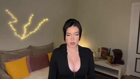 Snapshot of mistress_of_hearts chatting on 07/16/26, 02:01 Mia online show from 07/16/26, 02:01