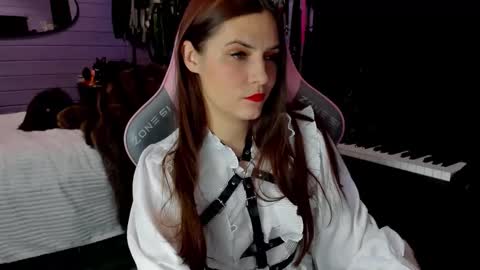 Snapshot of mistress_priest chatting on 12/21/25, 07:21 Dirty Priest and Ivi online show from 12/21/25, 07:21