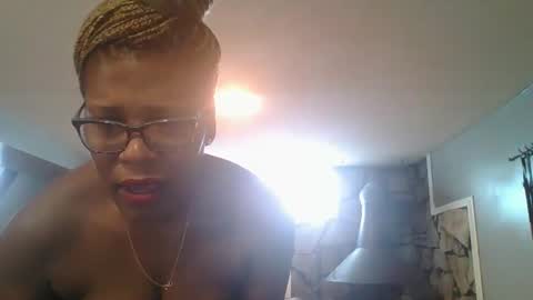 Snapshot of mistressc365 chatting on 01/10/25, 03:37 Mistress C and bitch boy online show from 01/10/25, 03:37