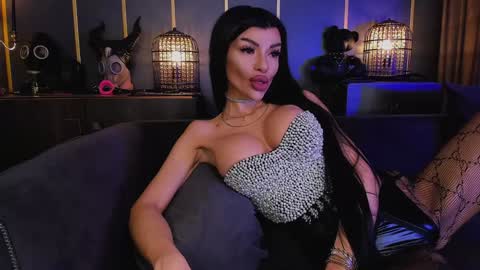 Snapshot of mistresselenia chatting on 12/07/24, 01:29 Elenia online show from 12/07/24, 01:29