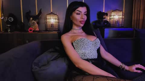 Snapshot of mistresselenia chatting on 12/07/24, 04:36 Elenia online show from 12/07/24, 04:36