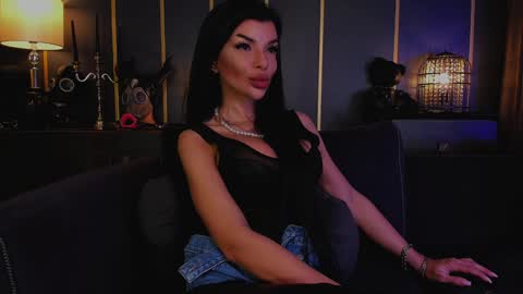 Snapshot of mistresselenia chatting on 01/05/25, 10:21 Elenia online show from 01/05/25, 10:21