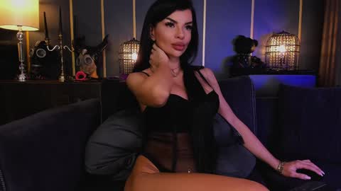 Snapshot of mistresselenia chatting on 01/06/25, 12:35 Elenia online show from 01/06/25, 12:35