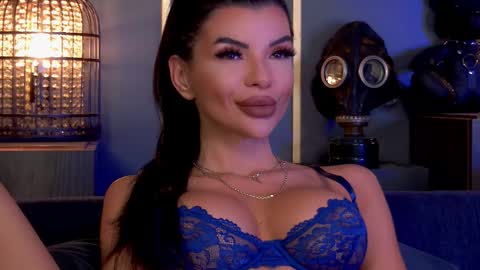 Snapshot of mistresselenia chatting on 10/06/25, 01:08 Elenia online show from 10/06/25, 01:08