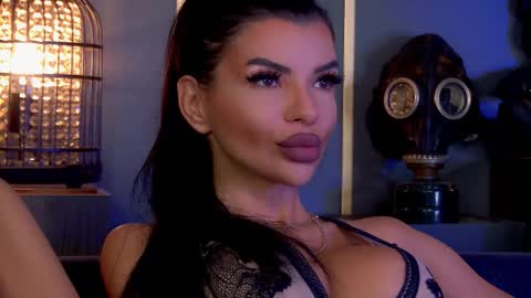 Snapshot of mistresselenia chatting on 10/07/25, 12:24 Elenia online show from 10/07/25, 12:24