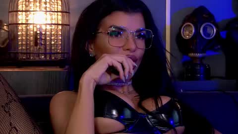 Snapshot of mistresselenia chatting on 10/18/25, 01:12 Elenia online show from 10/18/25, 01:12