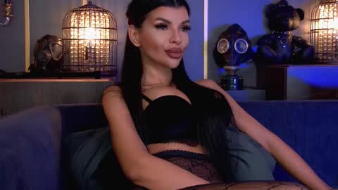 Snapshot of mistresselenia chatting on 10/20/25, 09:32 Elenia online show from 10/20/25, 09:32