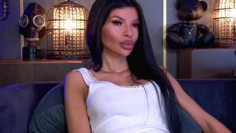 Snapshot of mistresselenia chatting on 03/29/26, 10:04 Elenia online show from 03/29/26, 10:04