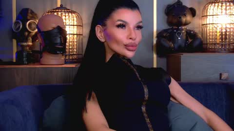 Snapshot of mistresselenia chatting on 04/17/26, 01:14 Elenia online show from 04/17/26, 01:14