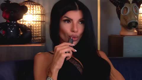 Elenia online show from 07/22/26, 12:08