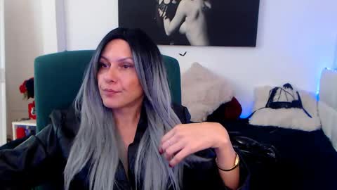 Snapshot of mistressevelyn_ chatting on 12/09/24, 02:06 MistressEvelyn  online show from 12/09/24, 02:06